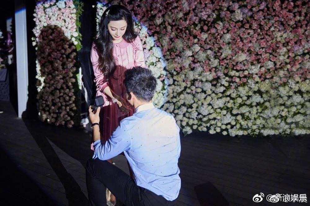 Lý Thần cầu hôn Phạm Băng Băng vào tháng 9/2017.