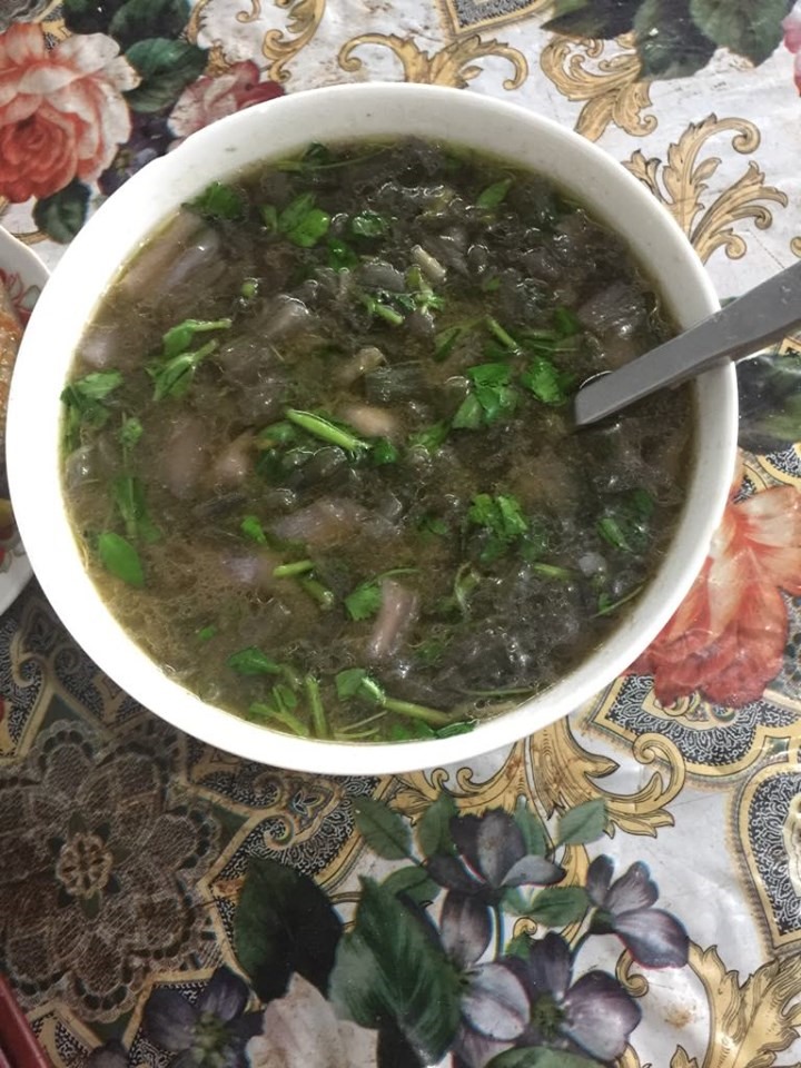 Canh môn do chính tay “mạ” nấu. Ảnh: H.V.C.