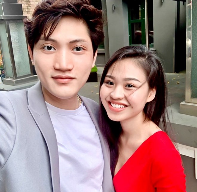 Việt Dũng chia sẻ hình ảnh chụp cùng Lê Lộc sau chương trình. Ảnh: FBNV