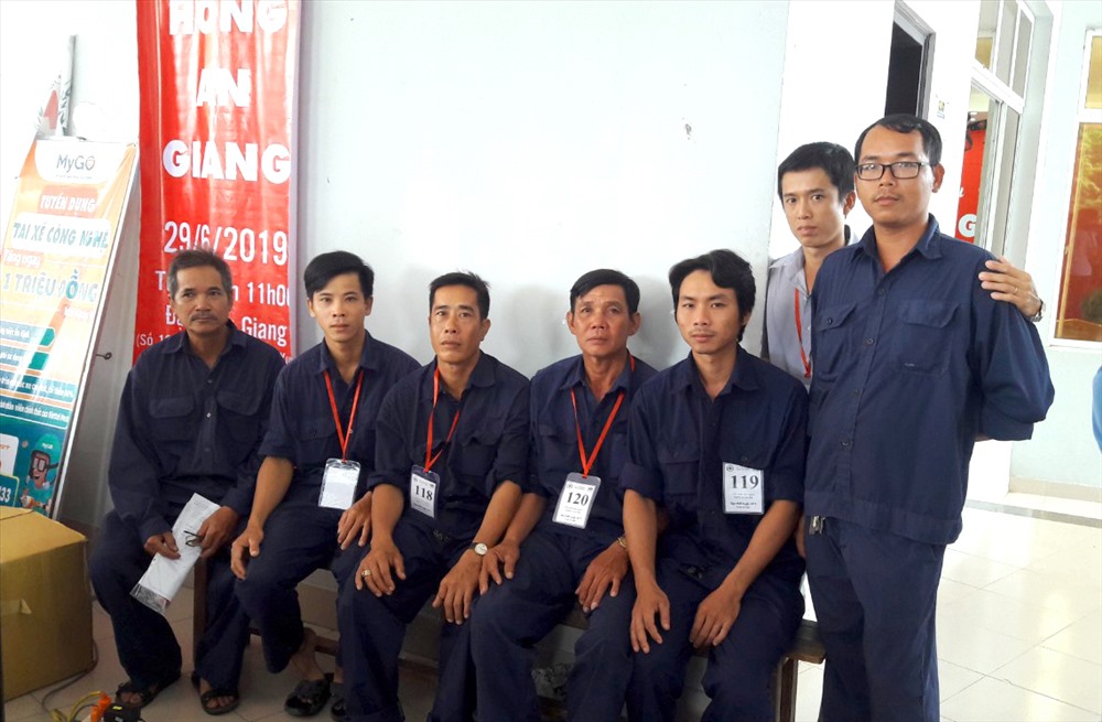 Đoàn viên Công đoàn thuộc CĐCS Cty TNHH MTV Môi trường Đô thị An Giang chuẩn bị thực hiện hiến máu tình nguyện. Ảnh: LT