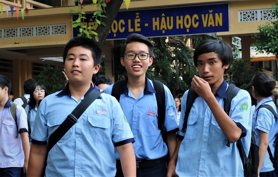 Thí sinh làm bài thi môn Toán vui mừng vì làm bài tốt. Ảnh: Anh Nhàn Thí sinh làm bài thi môn Toán vui mừng vì làm bài tốt. Ảnh: Anh Nhàn