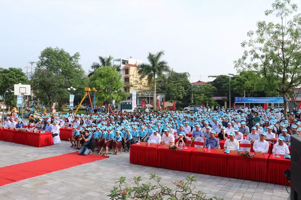 Lễ phát động “Phòng ngừa rủi ro thiên tai liên quan đến đuối nước cho trẻ em, học sinh trong mùa mưa lũ” sáng 3.6.2019. Ảnh: Ngọc Trìu