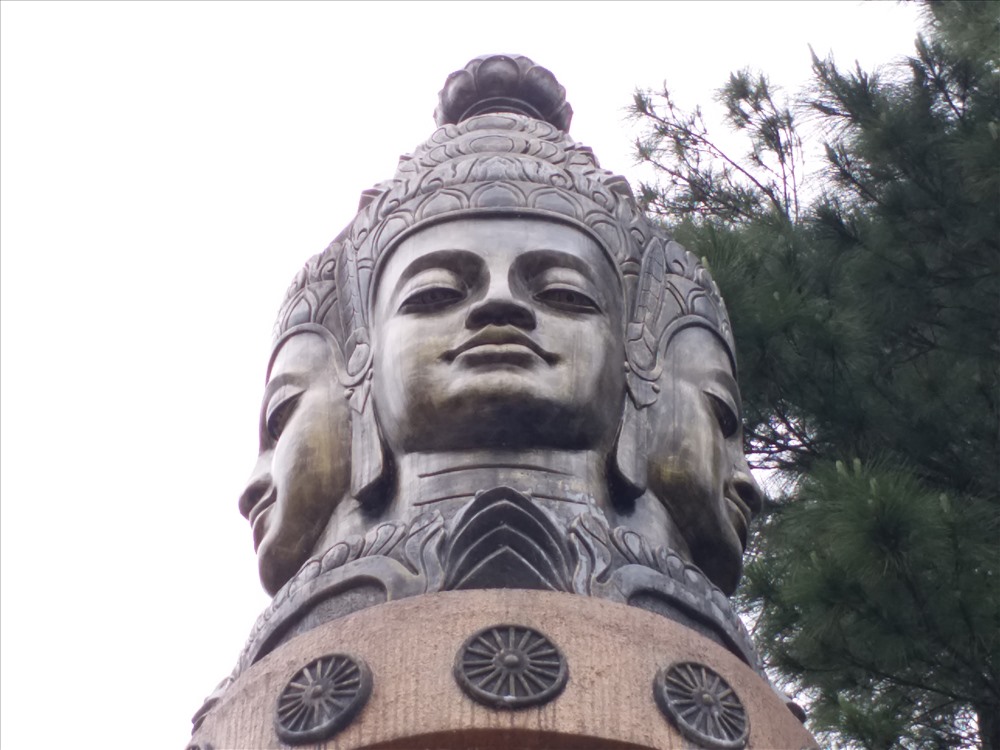 Chùa Thiền Lâm được xây dựng theo cảm hứng từ các mẫu tháp chùa ở Myanmar.