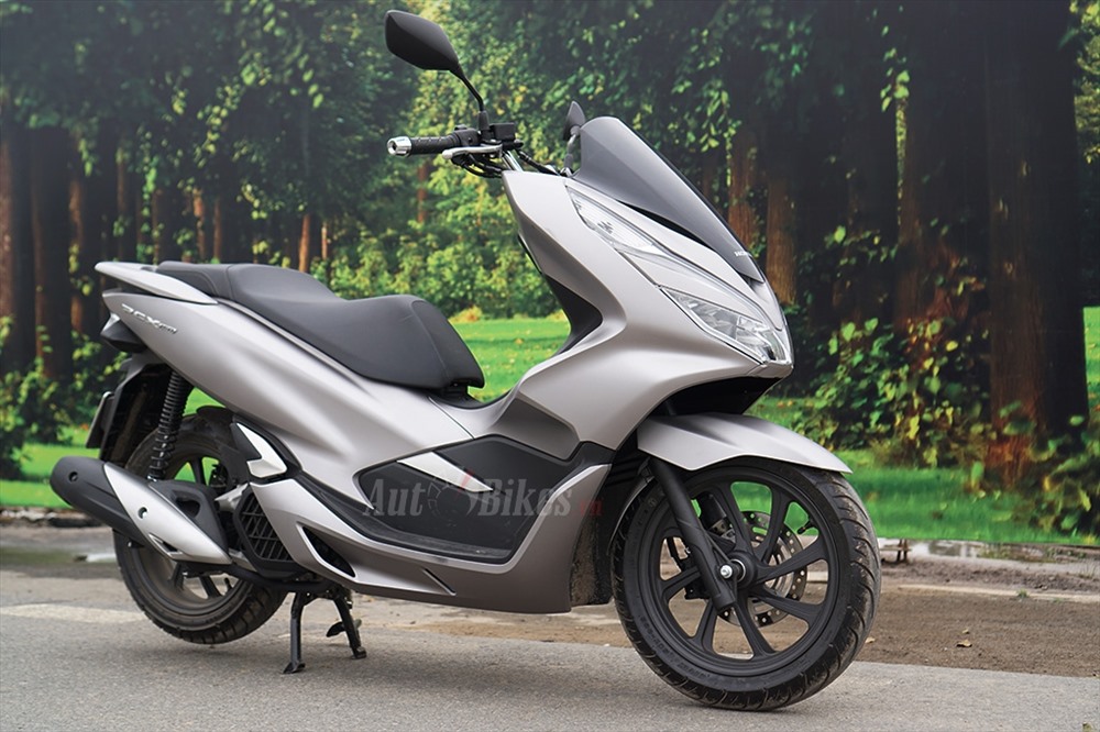 Honda PCX 150 màu bạc mờ đen. Ảnh: autobikes.vn