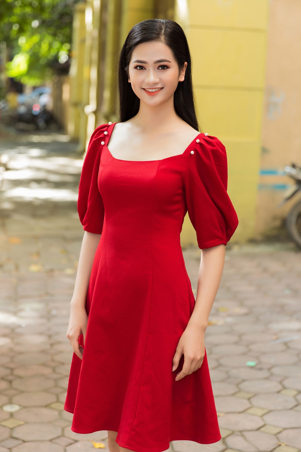Nguyễn Thị Thu Phương – Hoa khôi Kinh Bắc 2019. Thu Phương sinh năm 2000, hiện đang là sinh viên năm nhất của Học viện Tài Chính Hà Nội. Cô gây ấn tượng với đôi mắt đen tuyền và nụ cười dịu dàng. Ảnh: MWVN.