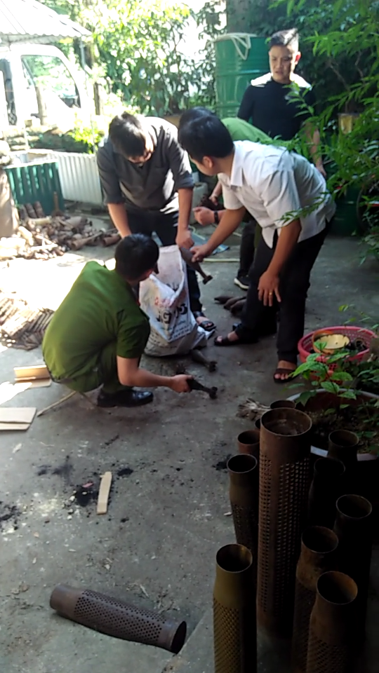 Một số hình ảnh về buổi thu giữ do công an TP Hà Giang tiến hành.