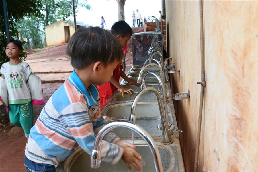 Hiện nay, cơ sở vật chất của trường đã khang trang, tiện nghi hơn. Ảnh: Bảo Trung