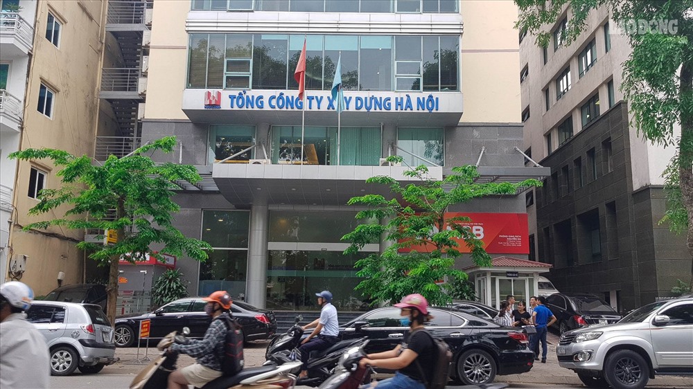 Trao đổi với PV Lao Động về vấn đề này, ông Nguyễn Đỗ Quý - Phó Tổng Giám đốc Hancorp tuyên bố việc xây dựng bệnh viện “không liên quan đến CĐT Hancorp” vì đã bàn giao đất cho thành phố: “Bệnh viện được giao cho Cty Cổ phần Phát triển Công nghệ Y học Việt Nam - Nhật Bản làm chủ đầu tư. Khu đất này không thuộc khu Ngoại giao đoàn do TCty Xây dựng Hà Nội làm chủ đầu tư nữa“.