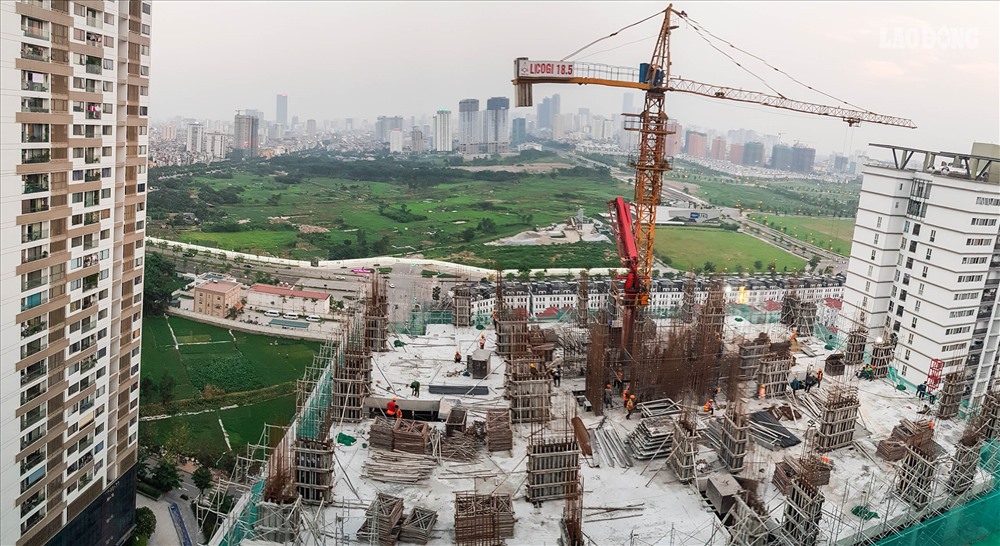 Cư dân tại khu Đoàn Ngoại giao bức xúc suốt 2 năm nay nhưng chưa được giải quyết dứt điểm, phản đối chủ đầu tư thay đổi quy hoạch, tăng tầng, tăng tòa nhà, thay đổi công năng sử dụng của một số lô đất công cộng, dịch vụ.
