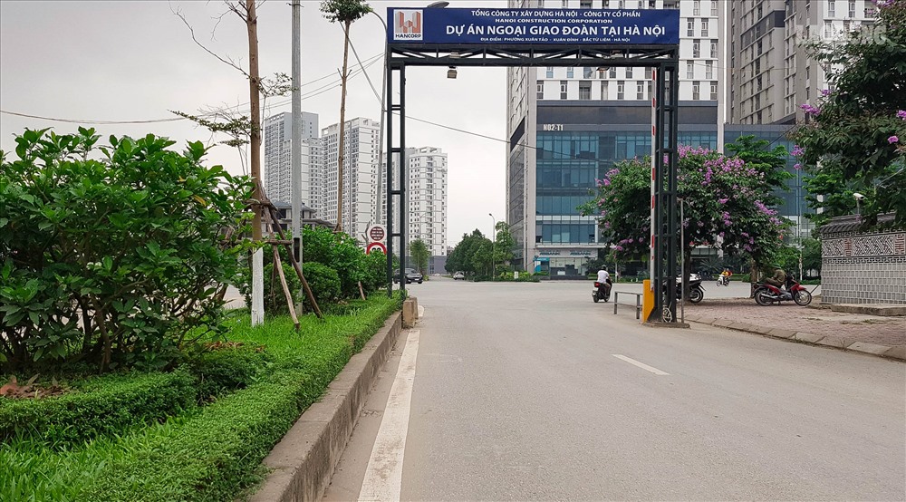 Khu đô thị Ngoại Ngoại Giao Đoàn nằm ở phía Tây Hồ Tây, thuộc xã Xuân Đỉnh, Quận Bắc Từ Liêm, Hà Nội.