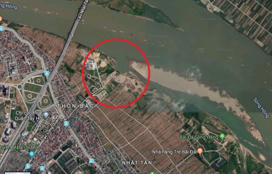 Các vị trí đổ rác tại Nhật Tân. ẢNh: P.V