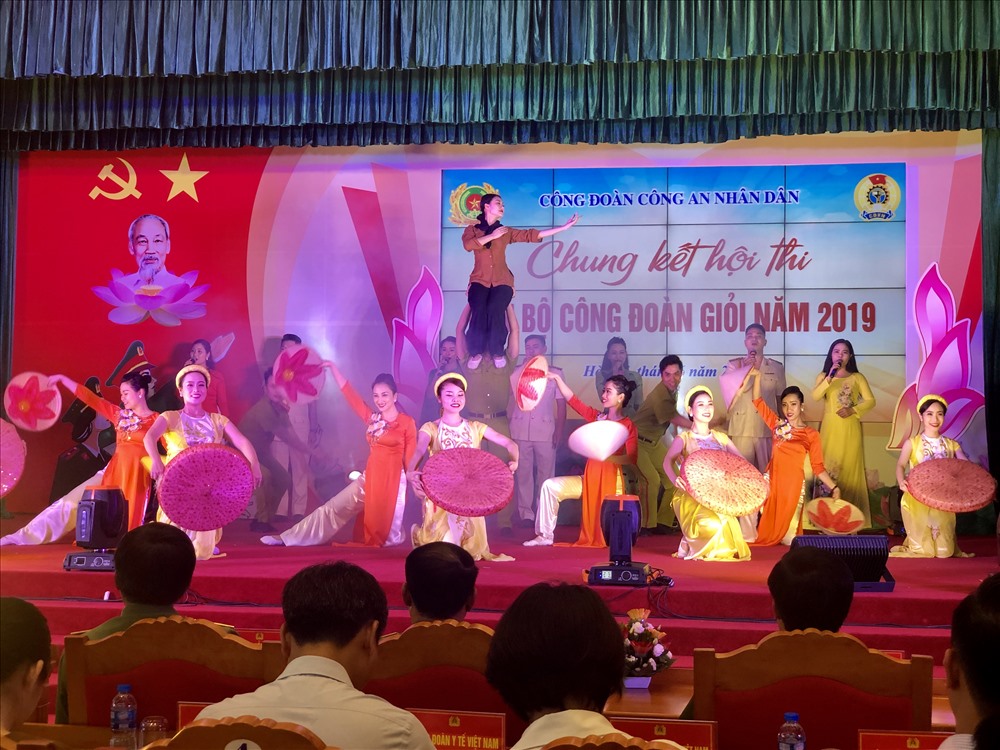 Tiết mục văn nghệ tại hội thi.