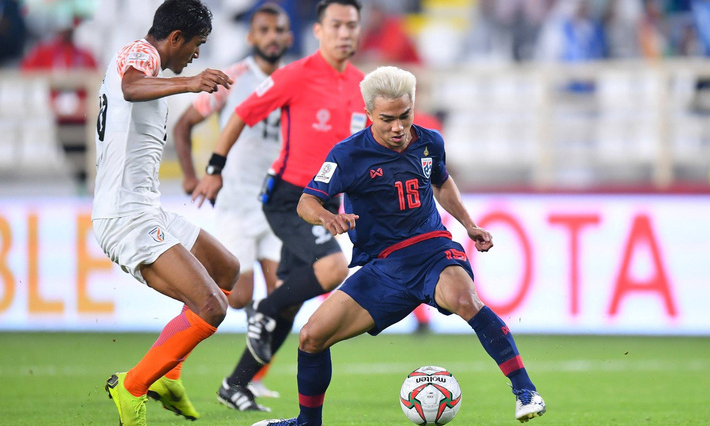 Tại VCK Asian Cup 2019, ĐT Thái Lan từng thua thảm ĐT Ấn Độ tỉ số 1-4 dù có sự phục vụ của Messi Jay Chanathip Songkrasin. Ảnh: AFC