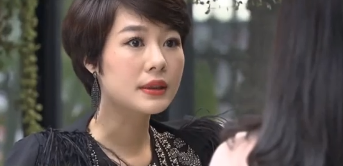 Vợ Thành tìm Huệ nói chuyện. Ảnh cắt từ clip