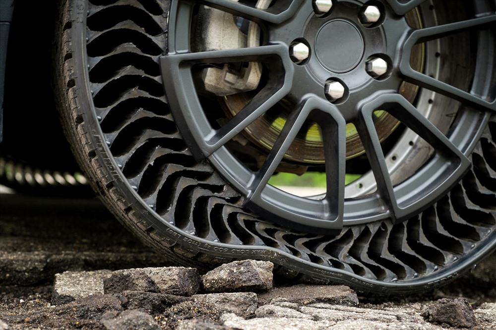 Lốp Uptis có khả năng giảm sốc, bám mặt đường và gia tăng lực ma sát lớn. Ảnh:AutoBlog