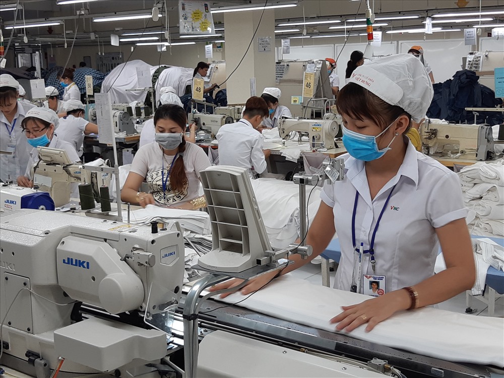 Nhiếu ý kiến cho rằng không nên tăng tuổi nghỉ hưu với lao động trực tiếp trong các ngành thâm dụng lao động.