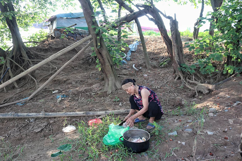 Cuộc sống trên bãi giữa sông Hồng rất lặng lẽ và bình yên. Ảnh: PV.