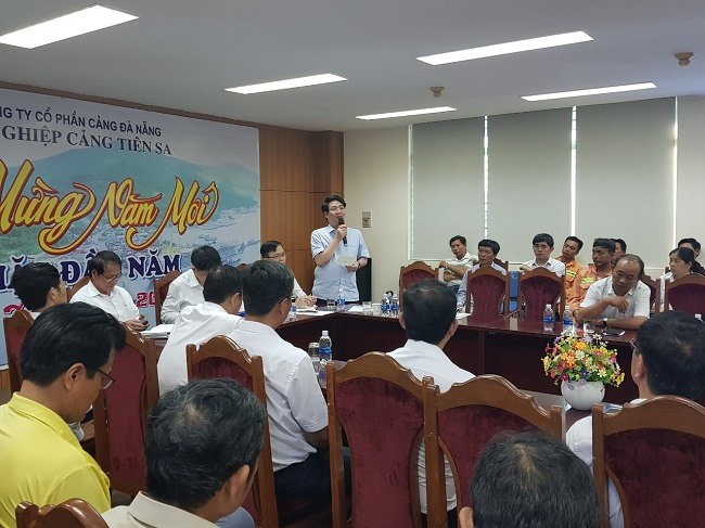 Đồng chí Lê Phan Linh - Chủ tịch Công đoàn TCty Hàng hải Việt Nam phát biểu tại hội thảo. Ảnh: D.L
