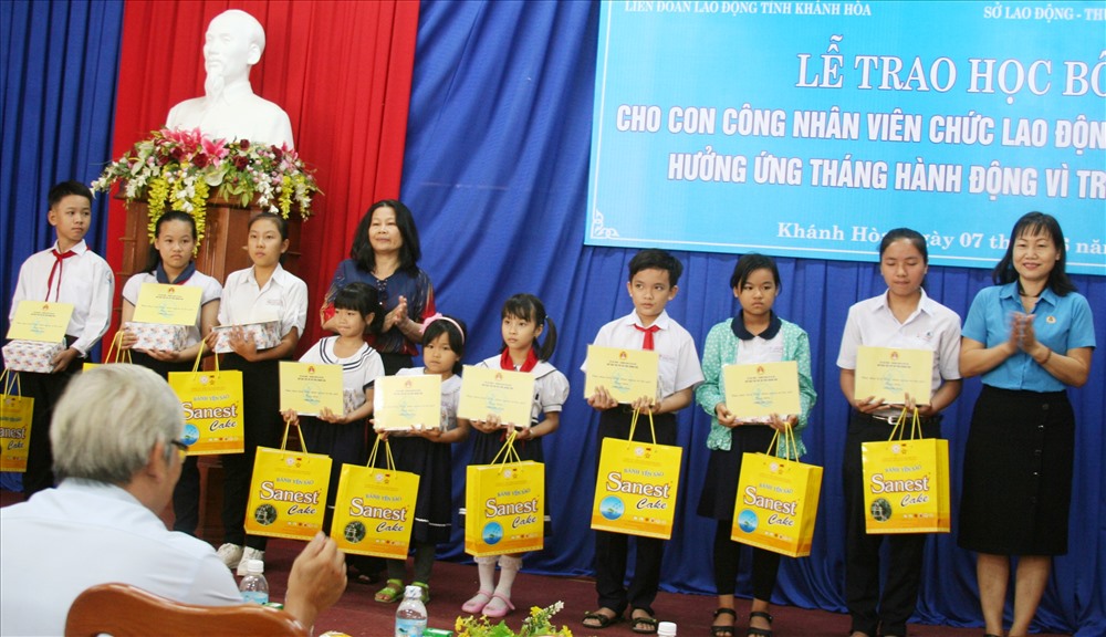 Trong số 30 em nhận học bổng có nhiều em bản thân bị bệnh nặng cần được cộng đồng chung tay giúp đỡ. Ảnh:P.L