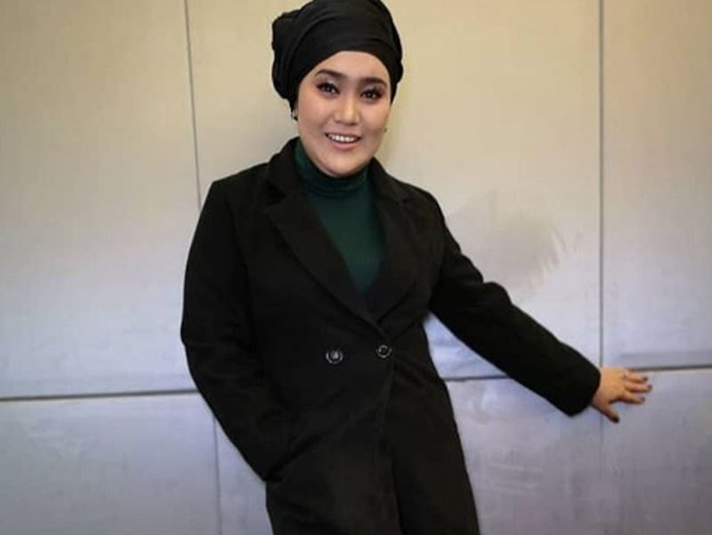 Nữ nghệ sĩ Azharina Azhar phủ nhận cô là người bị bắt vì nuôi gấu chó trong chung cư. Ảnh: Malaymail.