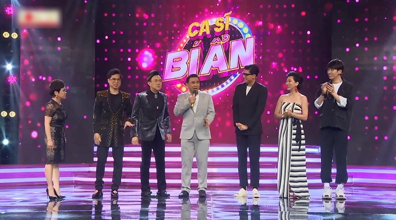 2 đội chơi của chương trình Giọng ca bí ẩn. Ảnh cắt từ clip