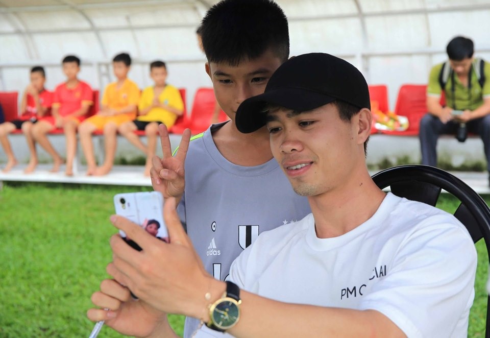 Công Phượng vẫn đang luyện tập cùng đồng đội HAGL trước khi sang Châu Âu thi đấu. Ảnh HAGL