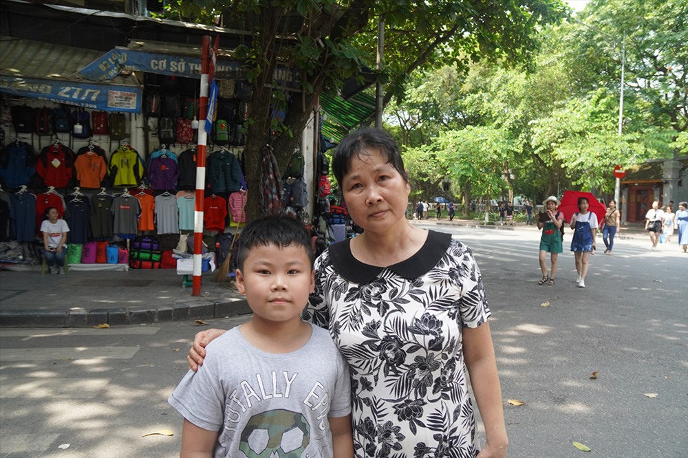 Cô Minh cùng cháu ngoại