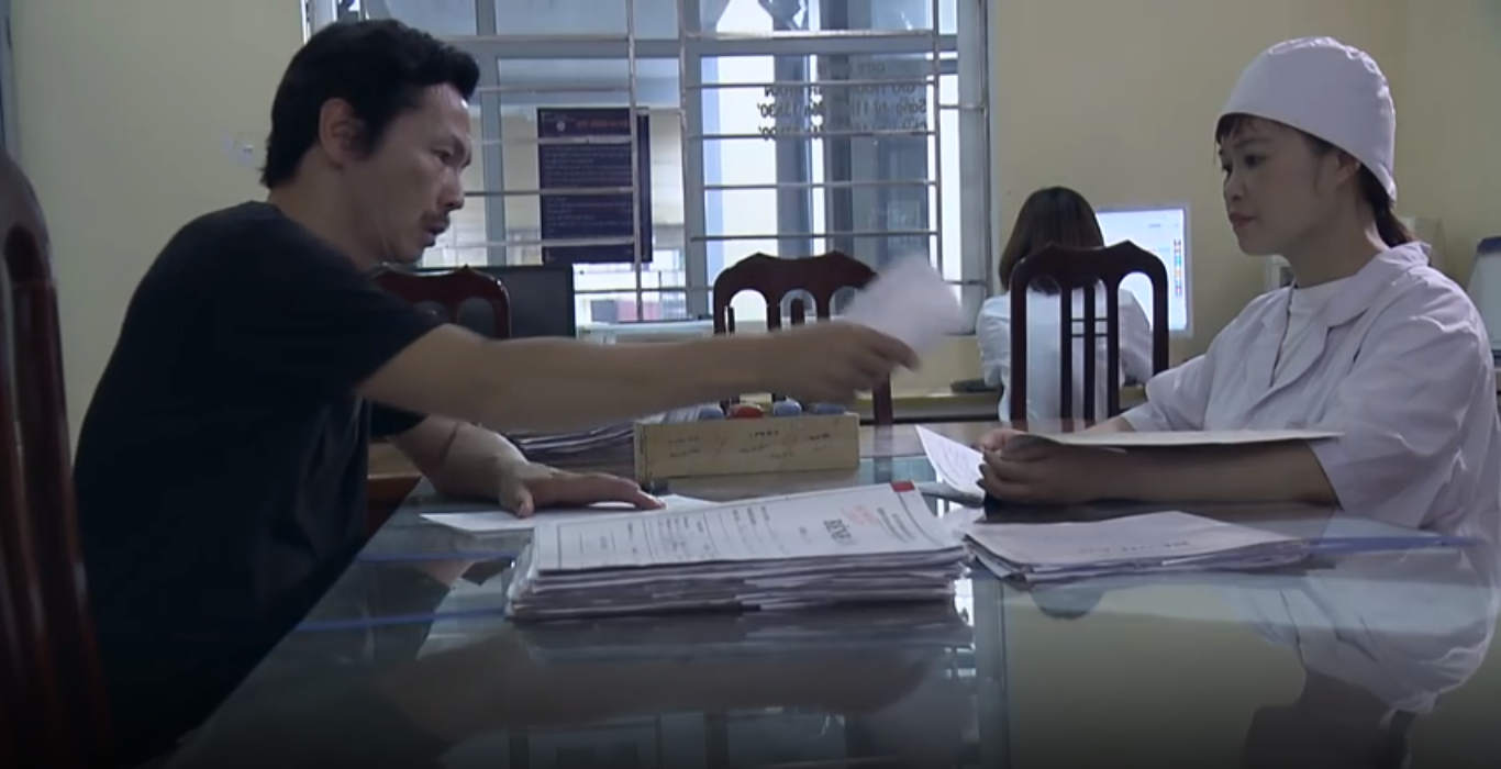Ông Sơn phải ký giấy cam đoan với bác sĩ trước khi Thư lên bàn mổ.