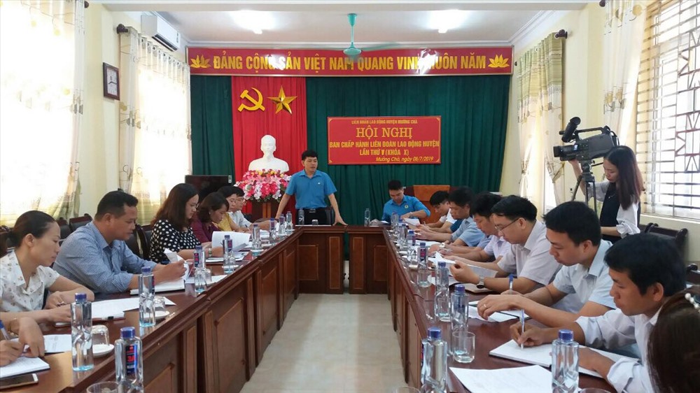 c Vũ Văn Hữu - Chủ tịch LĐLĐ huyện Mường Chà phát biểu khai mạc Hội Nghị