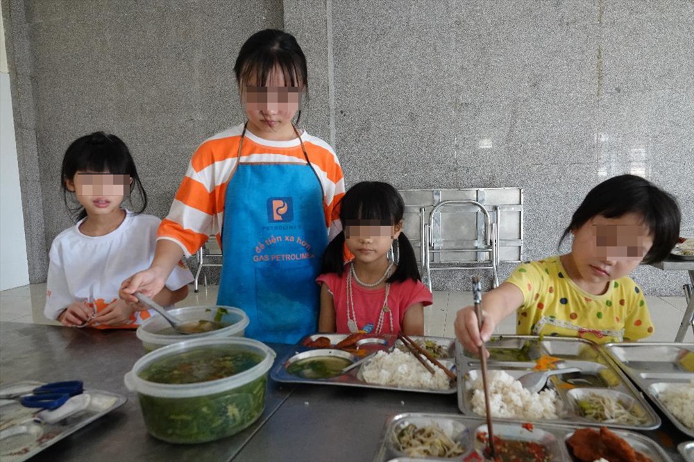 Các cảnh cảm động ở Trung tâm Bảo trợ xã hội tỉnh Yên Bái, tháng 7 năm 2019.