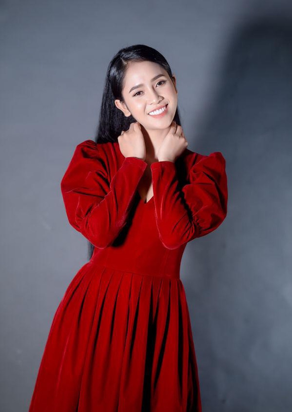 Không chỉ hát hay, “nàng thơ” Bolero Phương Ý còn được mọi người đánh giá có vẻ đẹp chuẩn như hoa hậu.