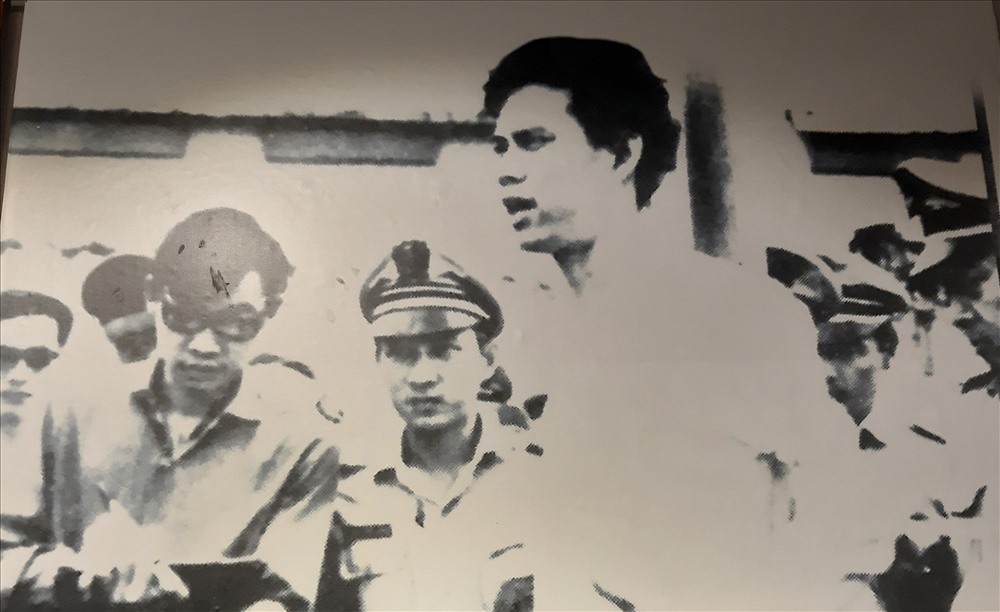 Đồng chí Nguyễn Văn Trỗi, Anh hùng LLVTND (Điện Thắng, Điện Bàn, Quảng Nam), chiến sĩ Đội biệt động 65 thành phố Sài Gòn, bị bắt khi đặt mìn trên cầu Công Lý. Bị địch tra tấn dã man, đồng chí vẫn kiên trung bất khuất. Đồng chí bị xử bắn tại sân sau khám Chí Hòa ngày 15.10.1964. Trước khi bị xử bắn, đồng chí đã hô vang: “Hồ Chủ tịch muôn năm!”, “Việt Nam muôn năm”.