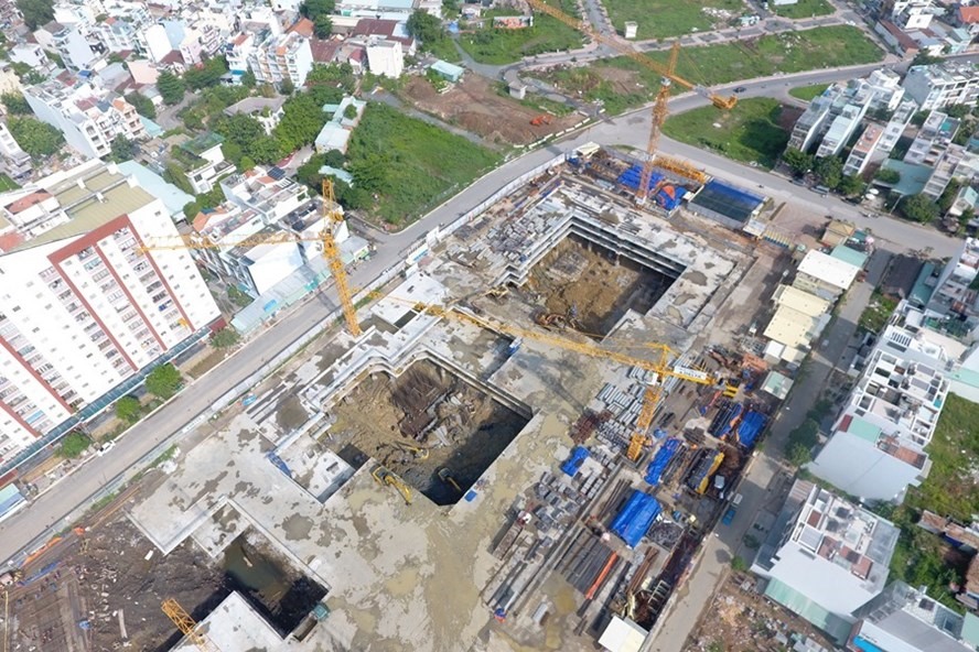 Chủ đầu tư dự án Laimanin City ngang nhiên tự ý thay đổi quy hoạch khi chưa được phép và xây lụi hơn 2.000 căn hộ trên phần diện tích đất công. Ảnh: G.M