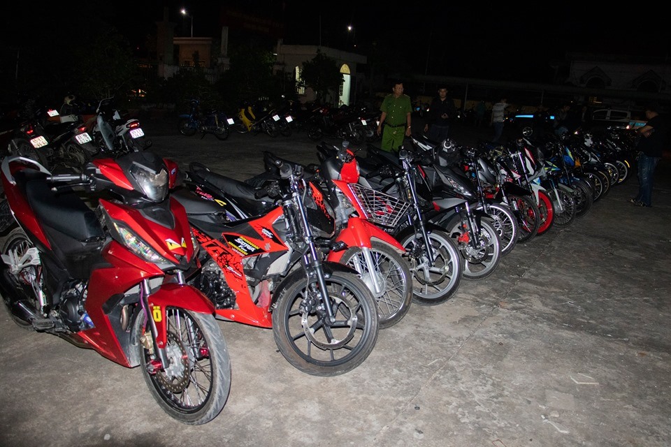 Các phương tiện được lực lượng chức năng thu giữ. Ảnh: P.V
