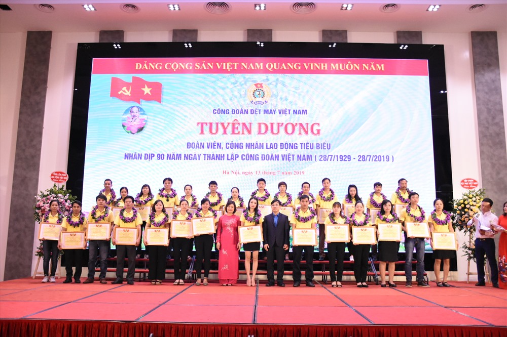Hội nghị tôn vinh cán bộ công đoàn, công nhân lao động tiêu biểu của ngành.