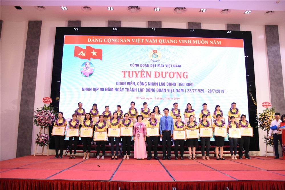 Hội nghị tôn vinh cán bộ công đoàn, công nhân lao động tiêu biểu của ngành.