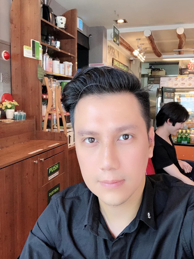 Việt Anh khẳng định không hạ gò má, mở hốc mắt như mọi người đồn đoán. Ảnh: FBNV.