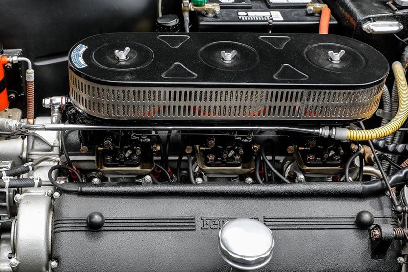 Động cơ cũng hoạt động khá ổn định. Ảnh: Carbuzz