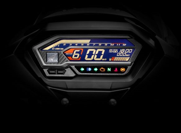 Cả Winner X và Exciter 150 đều được trang bị đồng hồ LCD đơn sắc. Tuy đẹp mắt hơn, đồng hồ trên Winner X có các thông số được bố trí khá rối, không trực quan như đồng hồ của Exciter 150.
