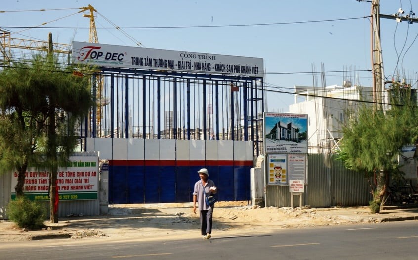 Khu đất 80 Nguyễn Huệ (dự án Trung tâm thương mại, giải trí, nhà hàng, khách sạn Phú Khánh Việt). Ảnh: PV