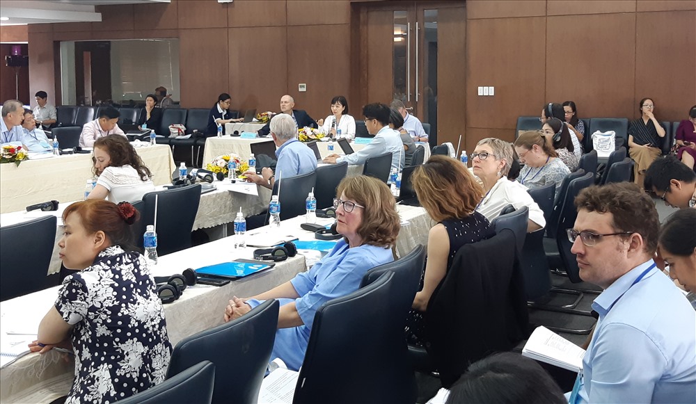 Các học giả quốc tế tham gia hội thảo.