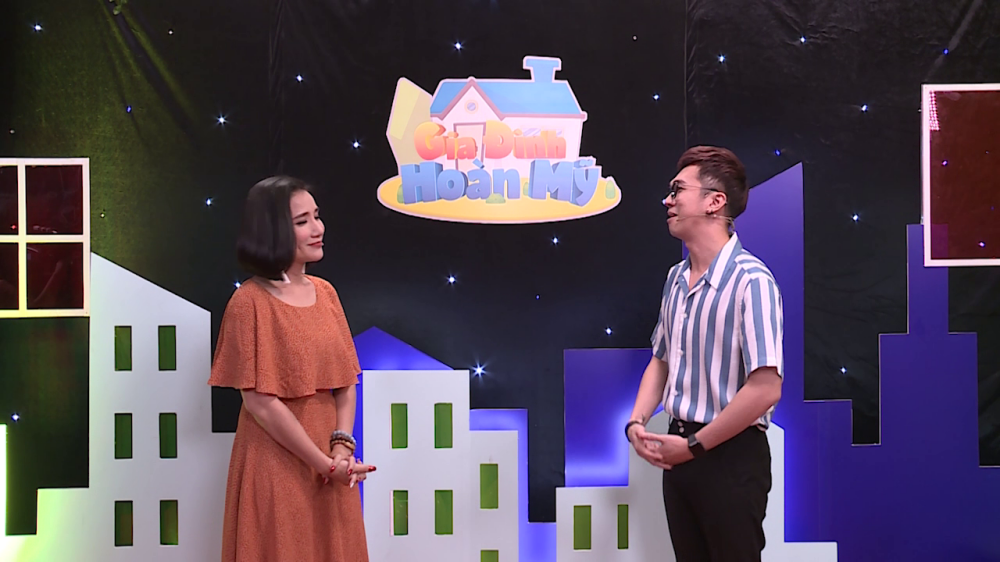 MC Cát Tường trong chương trình “Gia đình hoàn mỹ“. Ảnh cắt từ clip