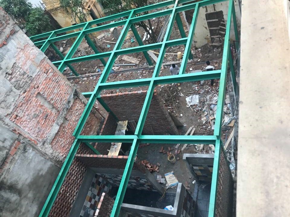 Sau khi mua lại diện tích từ các gia đình, ông Nguyễn Trọng Hiếu tiến hành phá dỡ và xây dựng mới.