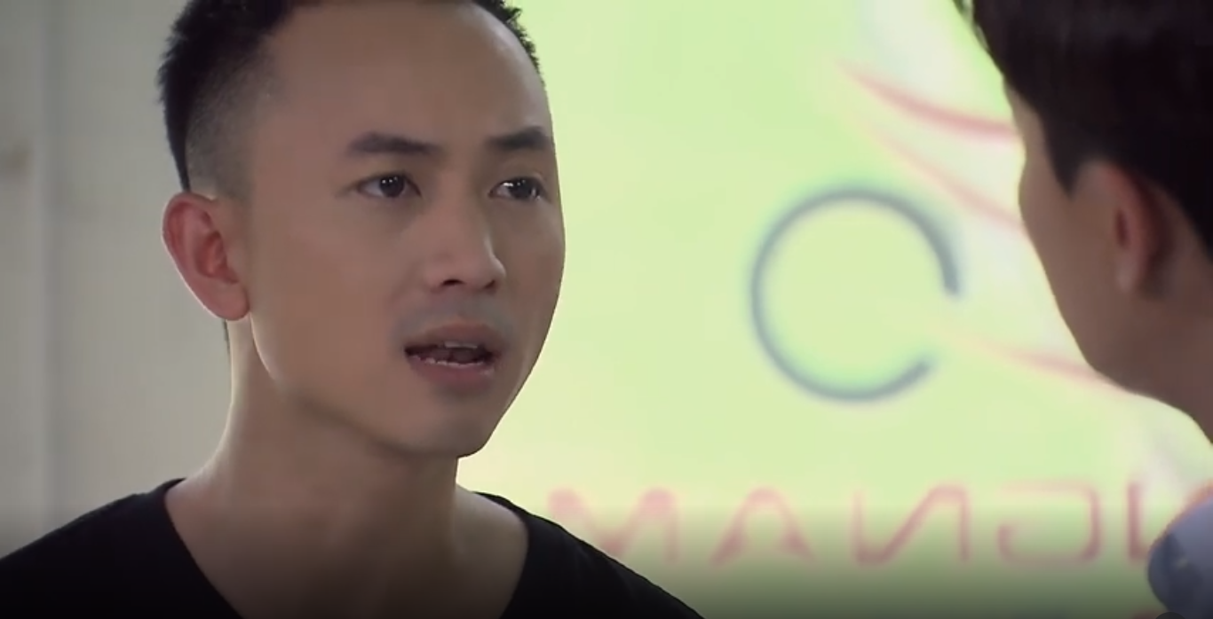 Dũng cảnh cáo Vũ. Ảnh cắt từ clip