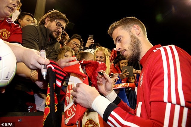 De Gea trong tour du đấu của M.U tại Australia. Ảnh: EPA.