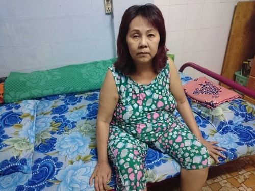 Nghệ sĩ Hoàng Lan chật vật với bệnh tật trên giường bệnh.