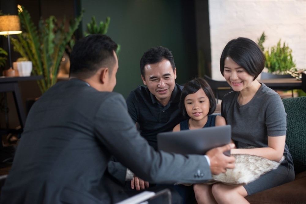 Với trang thông tin điện tử này, Đại diện Kinh doanh của Chubb Life Việt Nam có thể hỗ trợ khách hàng lập Hồ sơ Yêu cầu Bảo hiểm ở bất cứ đâu và bất cứ thời điểm nào.