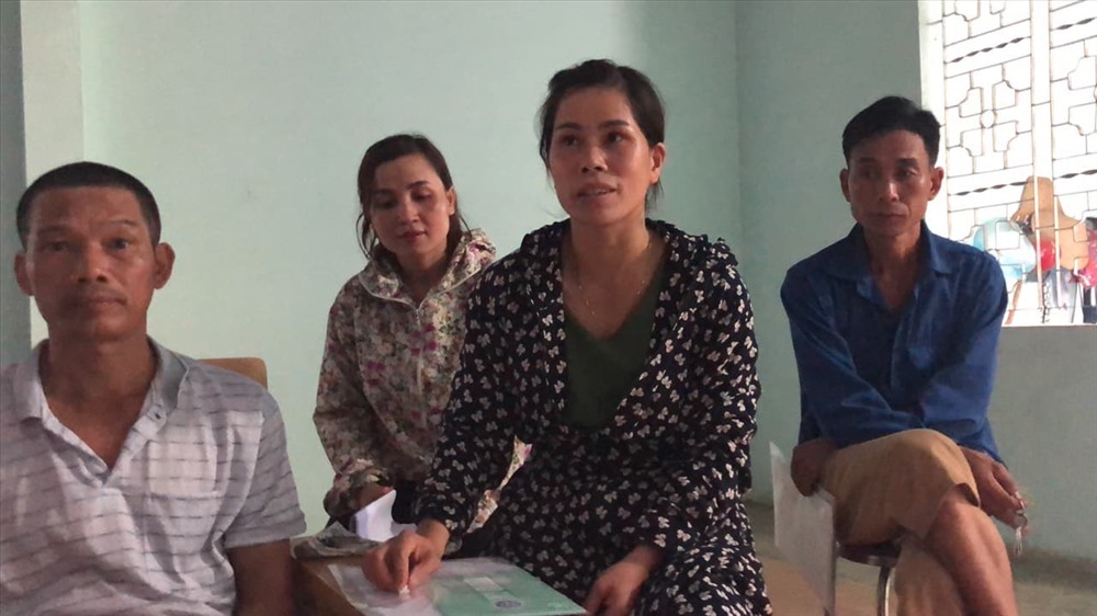 Công nhân kêu cứu vì bị nợ BHXH. Ảnh PV.