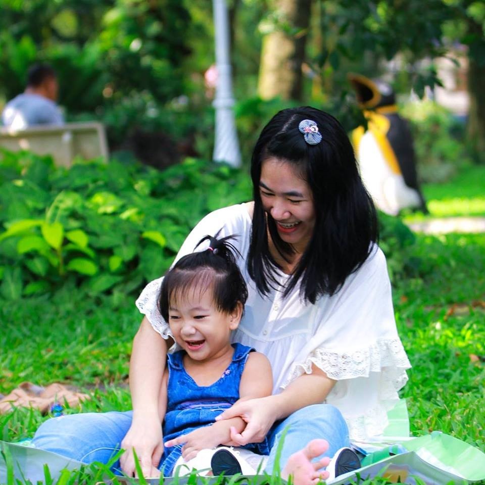 Chị Phương Hà đã có thời gian dài khó khăn vượt qua nỗi đau khi phát hiện con gái bị bại não. Ảnh: NVCC