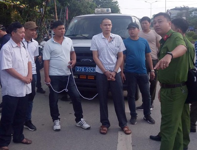 Vì Văn Toán thực nghiệm điều tra sáng 18/7. Ảnh: Đại Việt.